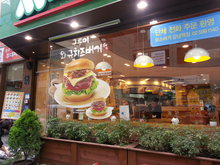 [실사출력] 모스버거(UV투명시트, 타공필름 현장시공)