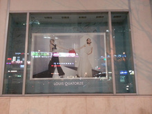 [실내사인물] 루이까또즈-LOUIS QUATORZE(라이트패널 와이드칼라(백릿)화면교체, 봄시즌 비주얼시공)